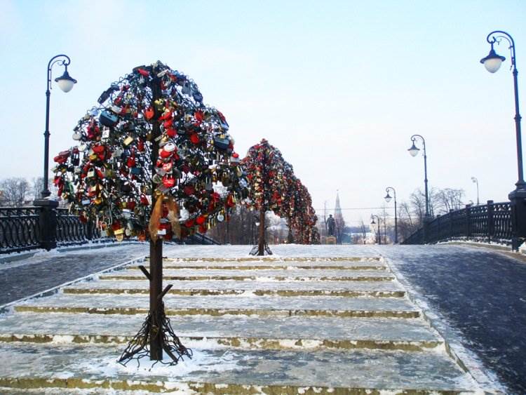 Trees of Love on Luzhukov Bridge, Moscow