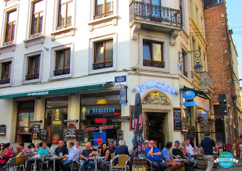 Keep your wits about you if dining or drinking outdoors