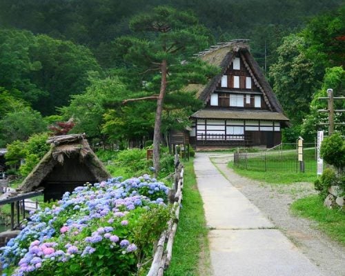 Hida Folk Village, or HIda no Sato, is an uncrowded alternative to the popular Shirakawa-go in Japan