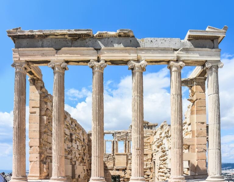 12 Helpful Athens Travel Tips to NOT Look Like a Tourist | The Invisible Tourist