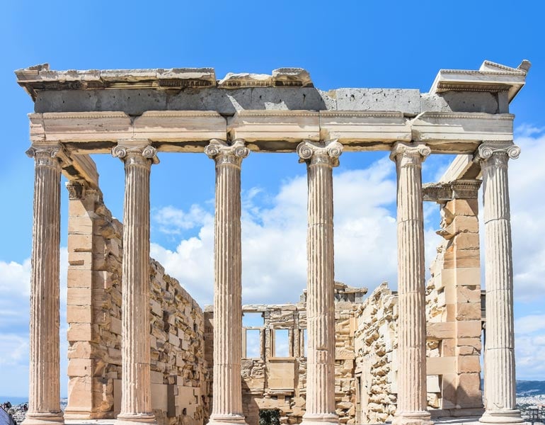 12 Helpful Athens Travel Tips to NOT Look Like a Tourist | The Invisible Tourist
