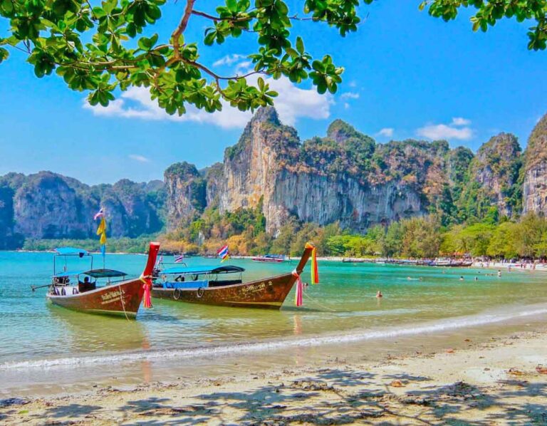 15 Must-Know Do's and Don'ts of Cultural Etiquette in Thailand | The Invisible Tourist