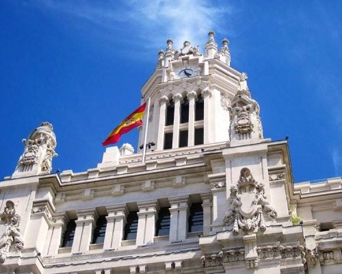 How to NOT Look Like a Tourist in Madrid, Spain | The Invisible Tourist