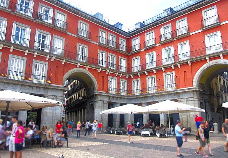 Avoid looking like a tourist in Madrid, Spain