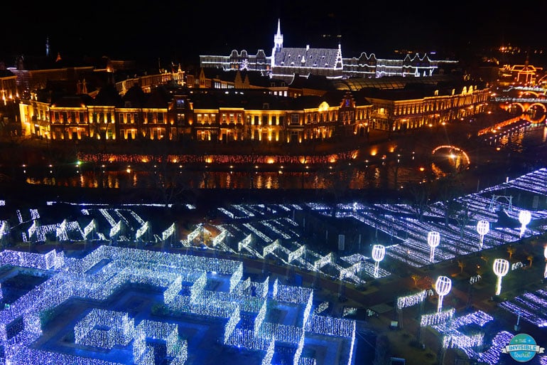 View of Huis Ten Bosch at night from the White Ferris Wheel
