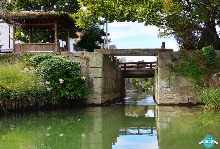 Narrow and low bridge of Yanagawa