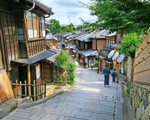 Kyoto Tea Ceremony, Ninenzaka, Japan | The Invisible Tourist