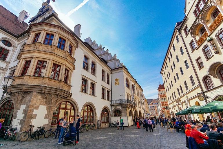 Locals living in Munich tend to avoid Hofbrauhaus