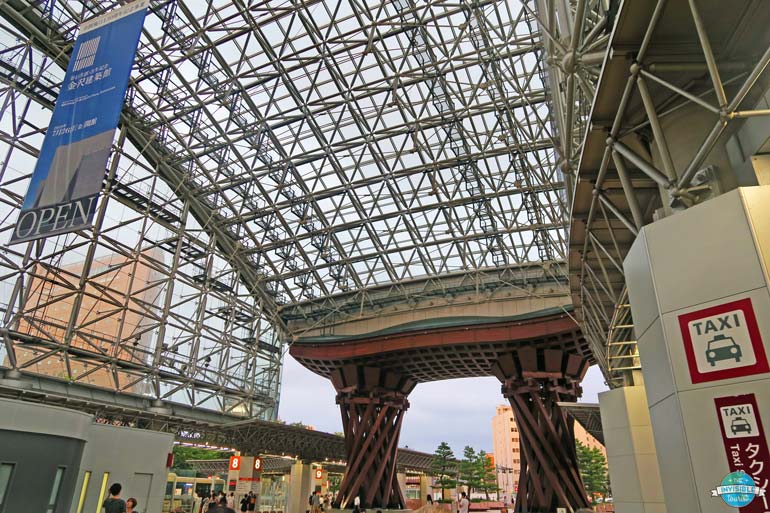 Tsuzumi-mon Gate, Kanazawa Station 