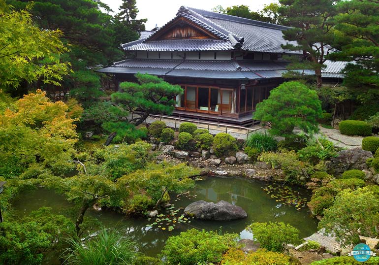 Yoshiki-en Garden, one of the beautiful Nara attractions